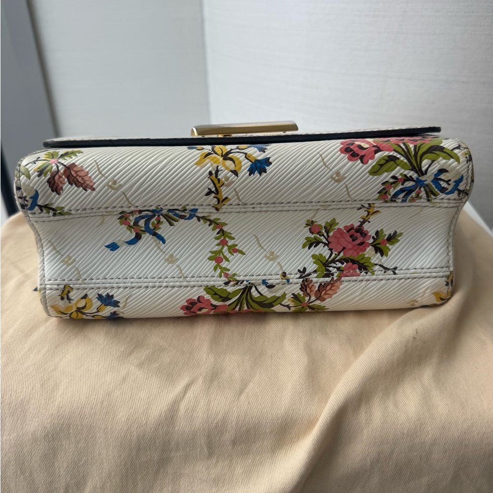 Louis Vuitton Epi Romantic Blossoms Twist MM Limited Edition - Picture 17 of 17